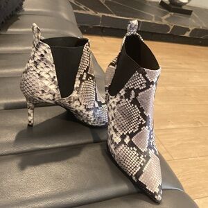 Zara Snakeskin Leather boots Size 39 (8.5